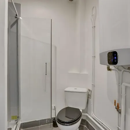 171 Greta Large Studiostyle Apt With1 Bdr Central